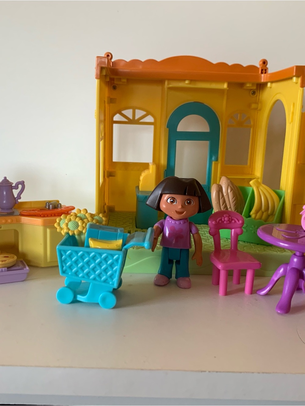 Fisher-Price Dora the Explorer Playset  Shop n’ go Market  2005